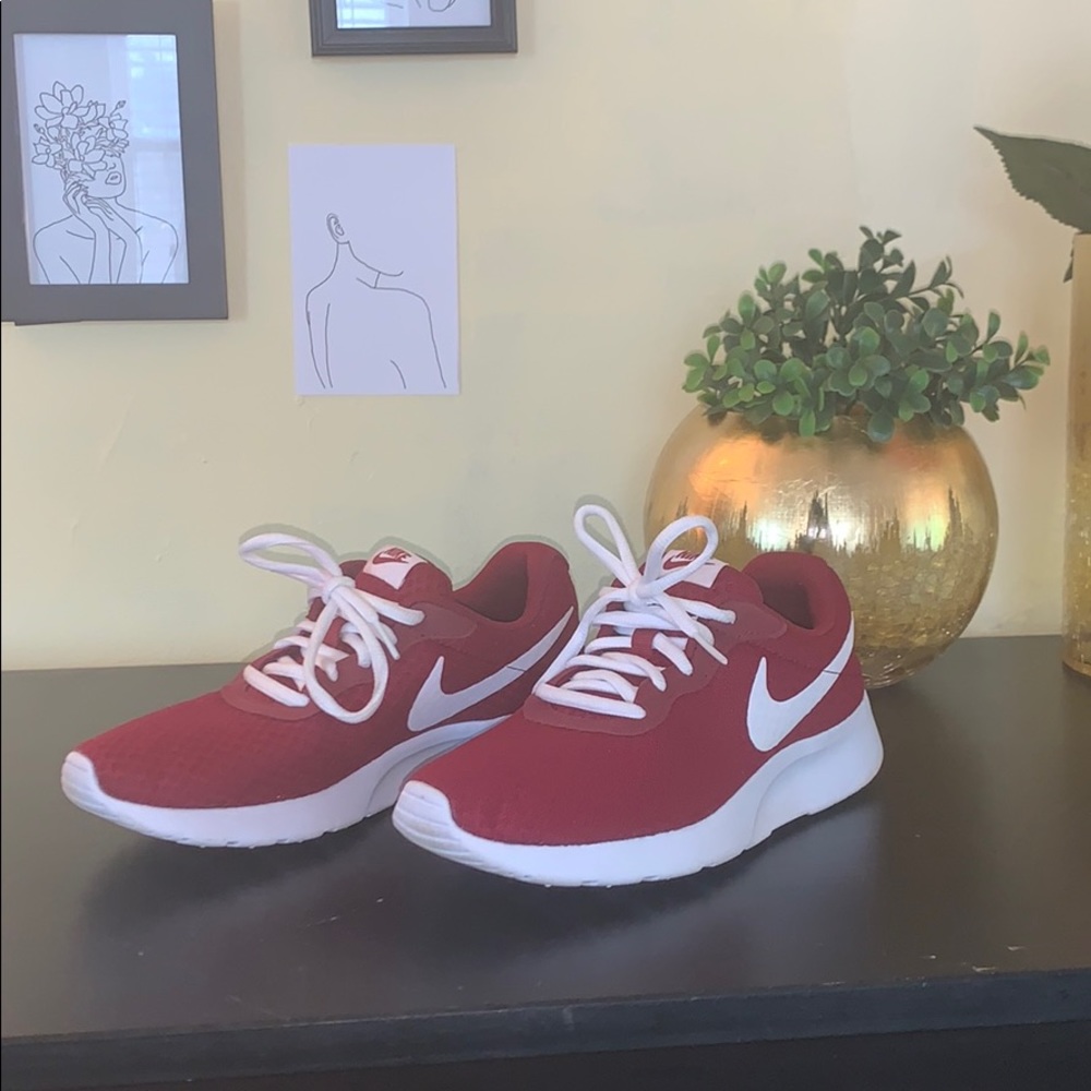 Nike Tanjuns